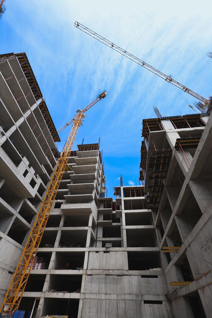 فريق عمل ركائز الشرقية للمقاولات في موقع العمل